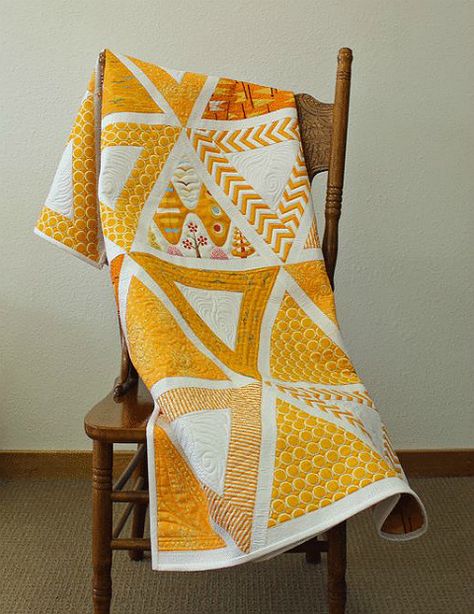 Peacock Quilt, Colchas Quilting, Jaybird Quilts, Big Block Quilts, Two Color Quilts, Yellow Quilts, Quilt Modernen, Quilt Baby, Triangle Quilt