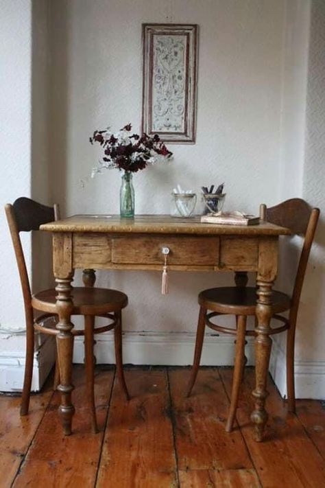 French Breakfast Table, Antique Kitchen Table, Old Kitchen Tables, Vintage Kitchen Table, Small Table And Chairs, Small Kitchen Tables, French Breakfast, Cosy Kitchen, Antique Dining Tables