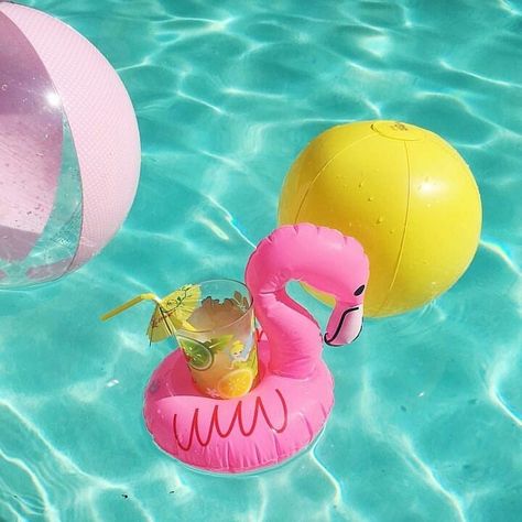 ❥ Pool Party | Drink Floats Water Theme Party, Pool Party Drinks, Swimming Pool Wedding, Pool Ring, Pool Drinks, Pool Floaties, Theme Parties, Party Drinks, Pool Party