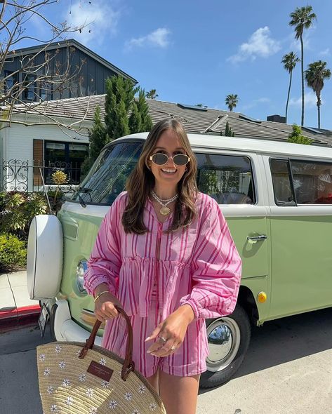 ”Stripes & Sunshine: 🌞 Rock the summer with a striped shirt and shorts set!✨ #SummerVibes #StripesStyle #OOTD“ Striped Shorts Outfit, Casual Striped Shirt, Comfy Jumpsuits, Lantern Sleeved Blouses, Shorts Sets, Bow Shorts, Pink Suit, Shorts Outfit, Full Dress