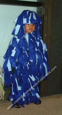 Homemade Car Wash Costume: One day me and my wife were pondering what to make our son for Halloween. We were about to go thru the car wash when we decided to ask him what he wanted Carwash Halloween Costume, Car Wash Halloween Costume, Car Wash Trunk Or Treat, Car Wash Costume, Car Wash Outfit, Costume Diy Ideas, Cars Halloween Costume, Diy Car Wash, Smart Car Accessories