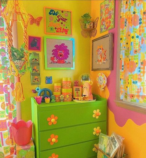 70s Groovy Bedroom Aesthetic, Maximalist Pink Bedroom, Clown Bedroom, Clowncore Room, Kidcore Aesthetic Room, Early 2000s Bedroom, Yellow Aesthetic Room, Kidcore Bedroom, Sensory Room Ideas