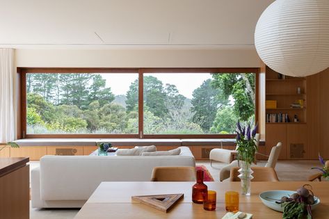 Highlands House by Other Architects - Issue 07 Feature - The Local Project - The Local Project Totoro House, Lotus House, Modernist Furniture, Green Facade, Highland Homes, Australian Architecture, Buying A New Home, Australian Homes, A Living Room