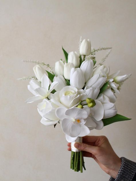 Tulip Orchid Bouquet, White Iris Wedding Bouquet, Wedding Bucket Flowers Brides, White Tulips Bridal Bouquet, Orchid And Tulip Bouquet, Bride Bucket Flowers, Wedding Bucket Flowers, Iris Wedding Bouquet, Modern Wedding Florals