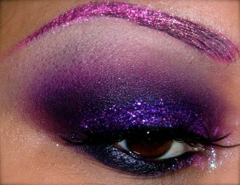 Love this purple brow and eye makeup Rock Makeup, Dark Eye Makeup, Purple Eye Makeup, Purple Makeup, Purple Eyeshadow, Hooded Eyes, Dark Eyes, Descendants, Makeup Inspo