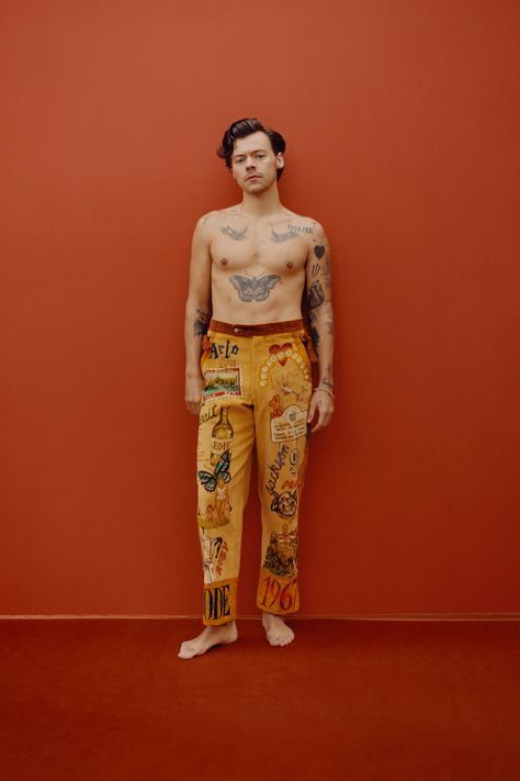 Harry Styles Vogue, Gemma Styles, Haikou, Red Wall, Vogue Us, Harry Styles Pictures, Male Fashion Trends, Harry Styles Photos, Vogue Covers