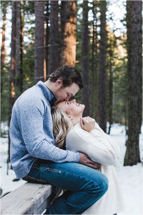 Snow Engagement Photoshoot, Engagement Photoshoot Outfit Winter, Engagement Photos Poses Winter, Winter Engagement Photo Ideas, Couples Photoshoot Poses Winter, Engagement Photos January, Engagement Snow Photos, Cold Weather Couples Photos, Snow Engagement Photos Outfits