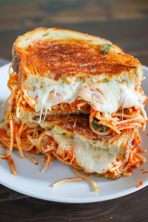 Spaghetti Grilled Cheese Sandwich, Spaghetti Grilled Cheese, Spaghetti Sandwich, Lunch Meals, Grilled Cheese Recipe, Cheese Spaghetti, Grilled Cheese Recipes, Spaghetti Bolognese, Burgers Sandwiches