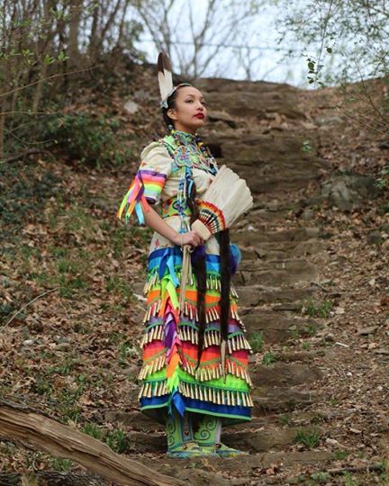 jingle dress Jingle Dress Regalia, Native American Jingle Dress, Jingle Dress Dancer, Native Dresses, Powwow Outfits, Native Clothing, Jungle Dress, Native American Dress, Powwow Regalia