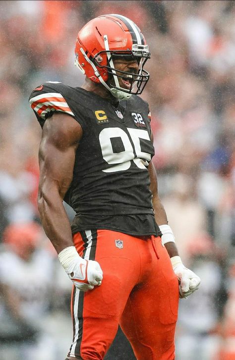 Miles Garrett, Browns Wallpaper, Cleveland Browns Wallpaper, Bowflex Workout, Football Swag, American Football Uniforms, Football Drip, Myles Garrett, Football Pics