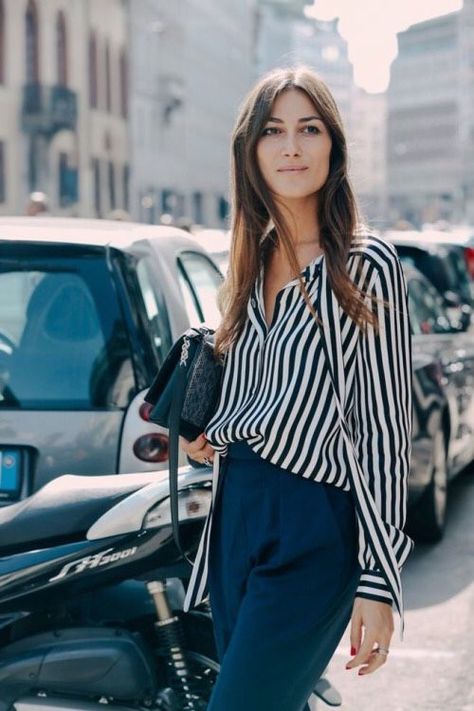 YOU’RE DIFFERENT & I LIKE THAT Striped Shirt Outfit, Personal Fashion Stylist, Giovanna Battaglia, Winter Mode, Looks Street Style, Street Look, Street Style Inspiration, Mode Inspo, Fashion Mode