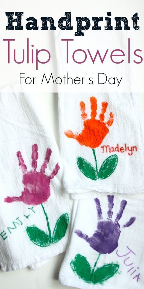 These Handprint Tulip Towels would make such a sweet gift for Mothers Day!  What mom/grandma can resist handprint gifts? Maluchy Montessori, Diy Mother's Day Crafts, Mother's Day Projects, Handprint Gifts, Diy Gifts For Mom, Mother's Day Crafts, Towel Crafts, Mothers Day Crafts For Kids, Daycare Crafts