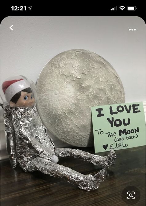 Elf Astronaut Ideas, Elf On The Shelf Astronaut, Elf Astronaut, Elf Skittles, Elf Idea, Moon Elf, Awesome Elf On The Shelf Ideas, Elf Activities, Elf Fun