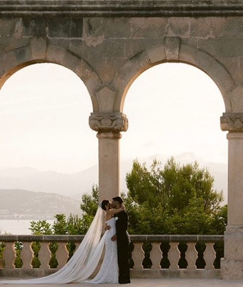 Castle Wedding Photos, European Elopement, Recreate Photos, Boda Ideas, Dream Beach Wedding, Amalfi Coast Wedding, Como Wedding, Wedding Moodboard, Lake Como Wedding