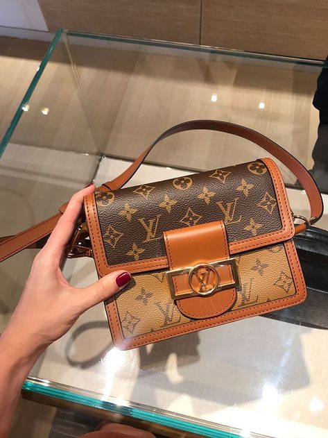 Louis Vuitton Dauphine, Tas Lv, Louis Vuitton Taschen, Sacs Design, Canvas Small, Fall Handbags, Popular Handbags, Lv Bags, Luxury Purses