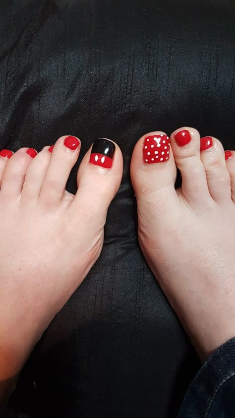 Minnie Mouse Toenails, Minnie Mouse Pedicure Ideas, Disneyland Toenails, Disney Nails Pedicure, Disney Mani Pedi, Disney Pedicure Toenails, Minnie Mouse Pedicure, Disney Toenails Pedicures, Disney Fingernail Designs