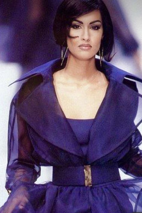 Yasmeen Ghauri, Chique Outfit, Dior Couture, Purple Fashion, Mode Vintage, Mode Inspiration, Purple Dress, Blue Dress, Couture Fashion