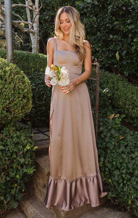 Dune Bridesmaid Dresses, Neutral Wedding Guest Outfit, Earth Tone Bridesmaid Dresses, Light Brown Bridesmaid Dresses, Timeless Bridesmaid Dress, Corset Bridesmaid Dress, Bronze Bridesmaid, Tan Bridesmaids, Tan Bridesmaid Dresses