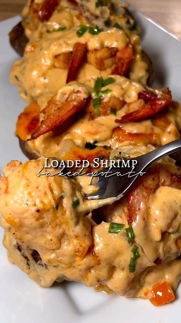 Seafood Network🦞🦐🦀🦑🐙🍤 on Instagram: "Mouthwatering Loaded Shrimp 🍤 Baked Potato 🥔 🔥 Shrimp 1/2 tsp of onion powder 1/2 tsp of garlic powder 1/2 tsp of lemon pepper 1/2 tsp of paprika powder 1/2 tsp of Old Bay seasoning 1/2 tsp of Cajun seasoning a pinch of salt to taste lemon juice Creamy Sauce half an onion half a bell pepper 3-4 cloves of garlic 1/2 tsp of dried parsley 1/2 tsp of Cajun seasoning 1 1/4 cup of heavy cream Parmesan cheese and cheddar pinch of salt and pepper to taste Po Chicken And Shrimp Baked Potato, Seafood Loaded Baked Potato, Shrimp Baked Potato Recipe, Loaded Shrimp Baked Potato, Mandi Food, Shrimp Baked Potato, Potato Shrimp, Shrimp Cream Sauce, Melted Cheese Sauce