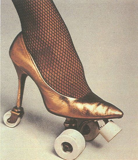 High heel roller skate | Philip Garner, 1986 - nothing could go wrong with this invention, right? Weekend Mode, Gold Stilettos, Roller Disco, Ugly Shoes, High Heels Boots, Roller Girl, Roller Derby, Roller Skate, Unique Shoes