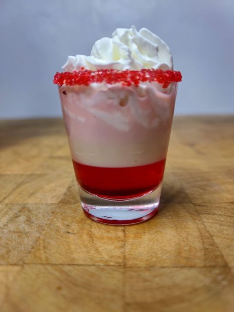 French Kiss Shot Recipe: A Kiss of Flavor French Kiss Shot Recipe, Key Lime Pie Shot, Cinnamon Toast Crunch Shot, Layered Shots, Bomb Shots, Kiss Shot, Dessert Shots, After Dinner Drinks, Dinner Drinks