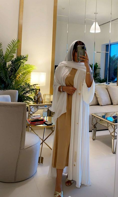 Abaya Fashion Dubai, Colour Guide, Look Rich, Popular Aesthetic, Generational Wealth, Iranian Fashion, Stile Hijab, Persian Fashion, Modern Hijab Fashion