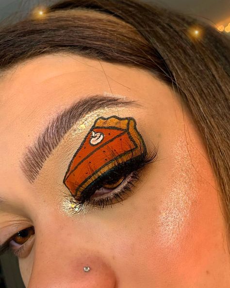 Fall Theme Makeup Looks, Turkey Makeup Looks, November Makeup Ideas, Thanks Giving Make Up, Thanksgiving Makeup Creative, Thanksgiving Eyeliner, Thanksgiving Makeup Ideas Creative, Thanksgiving Face Paint, Thanksgiving Eyeshadow Looks