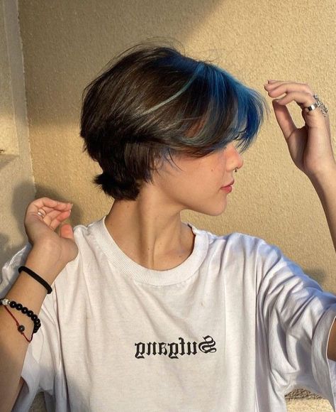 Hair Color Ideas Shorthair, Undershave Short Hair, Tom Boy Hairstyles Girl, Nonbinary Haircuts Short, Haircuts For Nonbinary, Pixie Tomboy Haircut, Tom Boy Haircut For Women, Short Hairstyle Women Boyish, Short Nb Haircuts Straight Hair