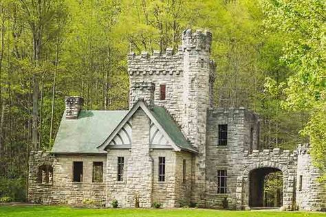 Squires Castle 2844 River Road, Willoughby Hills, OH Abandoned Castles In Scotland, Squires Castle Ohio, Small Castle House Plans, Renovated Castle, Small Castle House, Simple Castle, Cottage Castle, Castle Gatehouse, Castle Cottage