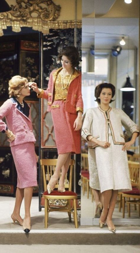 Fashion 1960s, Chanel Haute Couture, Chanel Fashion, 1960s Fashion, Retro Fashion, 1960s, Chanel, Models, Couture