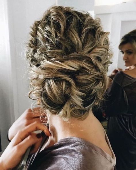 Classic Chignon, Hairstyles For Naturally Curly Hair, Updos Hairstyles, Textured Updo, Classic Updo, Wedding Updos, Updo Wedding, Curly Wedding Hair, Naturally Curly Hair