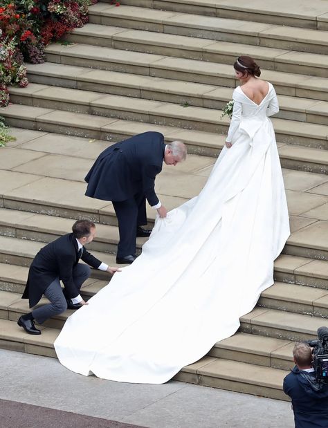 Eugenie Wedding Dress, Princess Eugenie Wedding, Eugenie Wedding, Royal Wedding Gowns, Jack Brooksbank, Royal Wedding Dress, Elisabeth Ii, Royal Brides, Sarah Ferguson