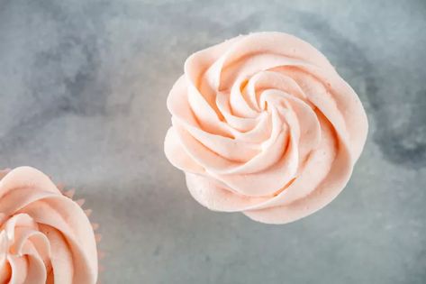 Powdered Sugar Frosting, Hot Chocolate Cupcakes, Creamy Chocolate Cheesecake, Coconut Pound Cakes, Best Buttercream Frosting, Meringue Frosting, Fluffy Frosting, Best Buttercream, Frosting Recipes Easy