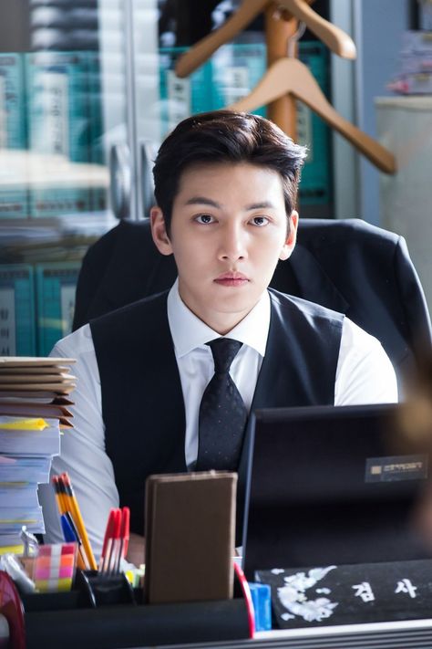 [Drama] Ji Chang Wook looks dashing in suits in “Suspicious Partner” – Ji Chang Wook's Kitchen Suspicious Partner Kdrama, Ji Chang Wook Healer, Ji Chang Wook Photoshoot, Ji Chang Wook Smile, Suspicious Partner, Top Korean, Hyun Bin, Kim Soo Hyun, Korean Dramas