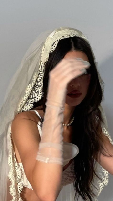 A Wedding Dress, Kendall Jenner, Veil, A Wedding, Portal, A Woman, Wedding Dress