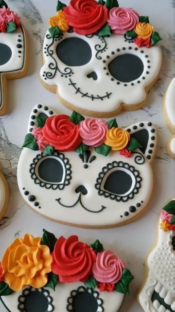 Halloween Skull Cookies Decorated, Sugar Skull Sugar Cookies, Day Of The Dead Sugar Cookies, Day Of The Dead Cookies Decorated, Halloween Decorated Cookies Royal Icing, Simple Halloween Cookies Decorated, Sugar Skull Cookies Decorated, Sugar Skull Design Ideas, Day Of The Dead Cookies