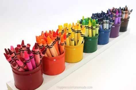 Crayon Organization By Color, Rainbow Organization, Color Organization, Crayon Organizer, Crayon Storage, Colored Pencil Holder, Clever Organization, Crayon Organization, Rainbow Crayon