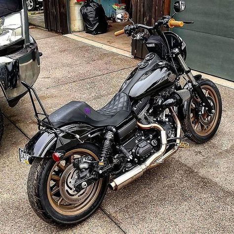 Harley Lowrider, Harley Super Glide, Dyna Club Style, Harley Fxr, Harley Davidson Dyna Super Glide, Custom Bikes Cafe Racers, Customization Ideas, Custom Motorcycles Harley, Harley Davidson Wallpaper