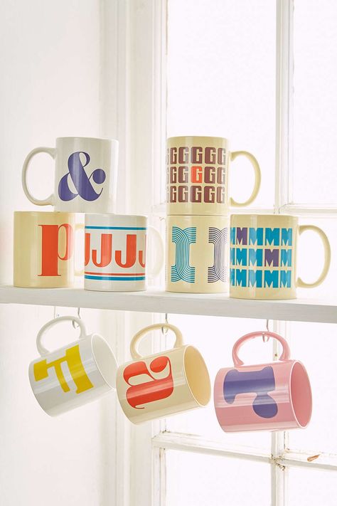 Mug Designs Cricut, Mug Typography, Retro Mugs, Sublimacion Ideas, Retro Mug, Dorm Room Hacks, Home Tips And Tricks, Dorm Room Organization, Mug Ideas