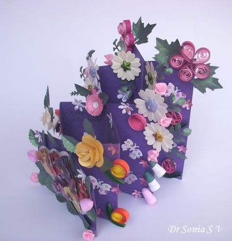 It's Holly here with another Thursday Tutorial.   Boy, do I have a tutorial for you today!  Check out this Fantabulous Cascading Card mad... Cascading Cards, Cascade Cards, Cascading Card, Recycled Crafts Kids, Accordion Cards, Recycling Crafts, Fancy Fold Card Tutorials, Pop Up Box, Pop Up Box Cards