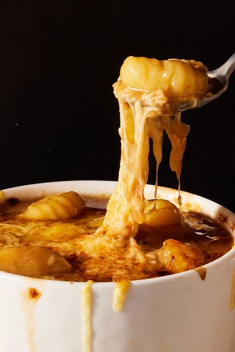 french onion gnocchi soup French Onion Gnocchi, Valentine Food, Gnocchi Recipes Soup, Spring Soups, Homemade Gnocchi, Fall Soup Recipes, Gnocchi Soup, Fall Soups, Eat Pray