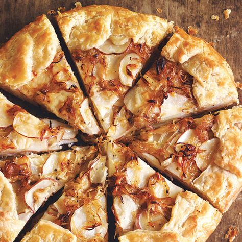 Gallete Recipe, Galette Recipe Savory, Potato Galette, Crostata Recipe, Galette Recipe, Potato Onion, Savory Tart, Savoury Baking, Fall Recipes