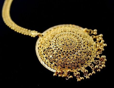 Mang Tikka Gold, Gold Mangtika, Tika Design, Turkish Gold Jewelry, Maang Tika, Mang Tikka, Gold Necklace Wedding, Diamond Chains, Jewelry Pakistani