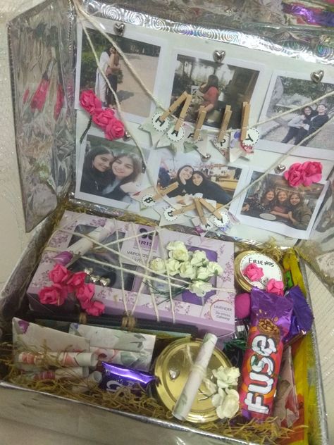 Friendship Boxes Diy Gift Ideas, Friendship Box Ideas, Bunch Of Chocolates, Picture Gifts Diy, Bestie Things, Birthday Presents For Friends, Clouds Aesthetic, Bestie Birthday, Bff Birthday Gift