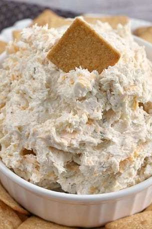 Ranch Chicken & Cheese Dip Can Chicken Dip Recipes, Cream Cheese And Chicken Dip, Can Chicken Appetizer Recipes, Shredded Chicken Dip Recipes Easy, Chicken Dip Recipe Cold, Flaked Chicken Recipes Canned, Canned Chicken Snack Recipes, Canned Chicken And Cream Cheese Recipes, Canned Chicken Laughing Cow Cheese