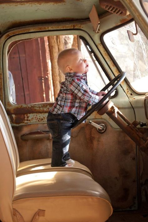 Baby in a car! Country 1 Year Pictures, Old Truck Photography, 1 Year Pictures, 6 Month Pictures, Month Pictures, Toddler Pictures, Baby Boy Pictures, First Year Photos, Toddler Photos