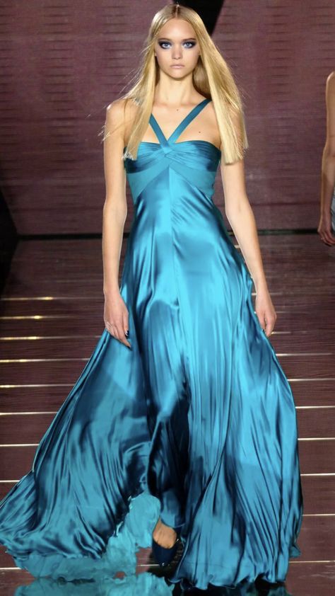 Runway Fashion, Versace, Mermaid, Prom, Ootd, Couture, My Style, Dresses, Quick Saves