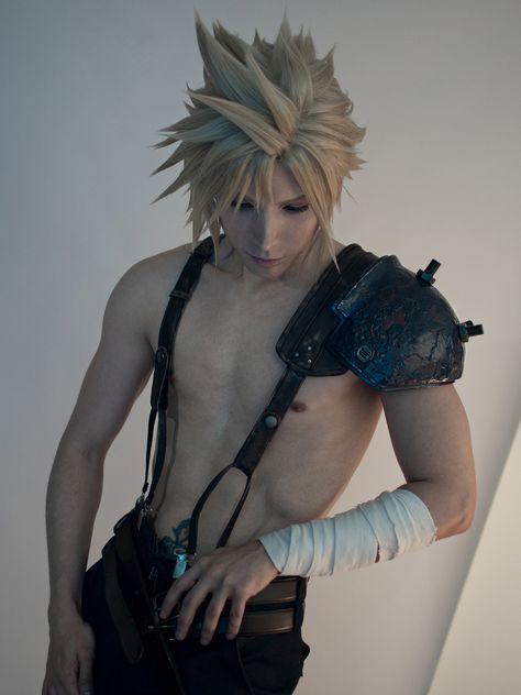 Cloud Strife In A Dress, Cloud Strife Drawing, Cloud Strife Tattoo, Cloud Strife Cute, Cloud Strife Wallpapers, Ff7 Cosplay, Cloud Strife Pfp, Cloud Strife Fanart, Cloud Final Fantasy Vii