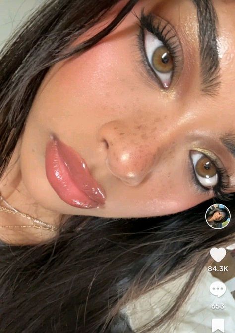 Makeup Inspo Pictures, Tyla Artist Makeup, Minimal Alternative Makeup, Sade Makeup Looks, Makeup Looks For Almond Eyes, Summer Makeup Looks For Brown Eyes, Eyeliner Pencil Looks, Anita Max Win, Cute Makeup Looks Colorful