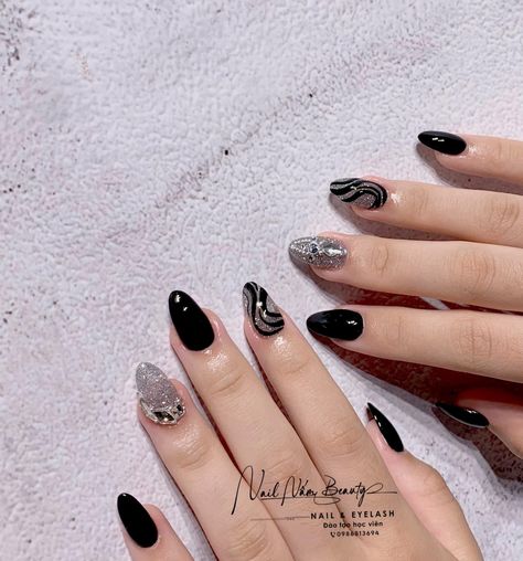 Black Nail Extension Designs, Nail Art Hitam Aesthetic, Nail Art Black Aesthetic, Nail Art Aesthetic Black, Contoh Nail Art, Nail Art Aesthetic Pastel, Nail Art Kuku Pendek, Nailart Black, Y2k Nail Art